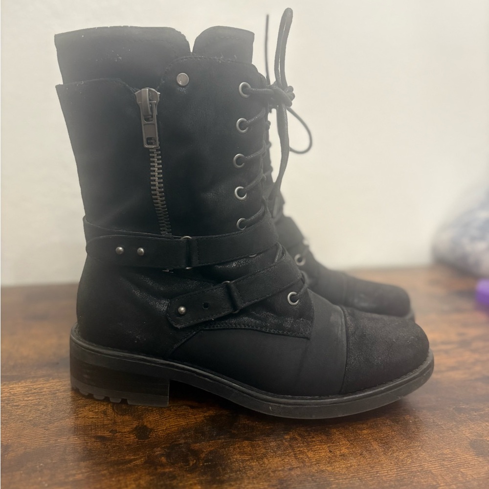 Black Women's Lace-Up Boots